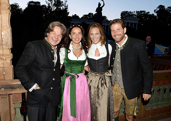 Michael Käfer mit Frau Clarissa, Philip Greffenius mit Frau Evelyn  W. Breiteneicher für Edition Sportiva  